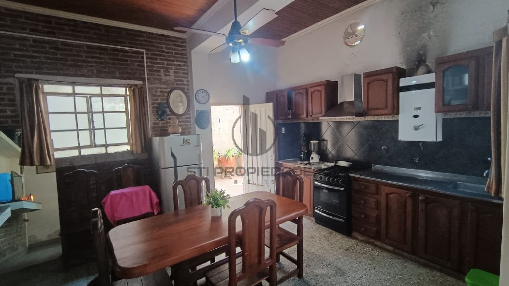 Venta de casa en Arroyito - ideal dos familias