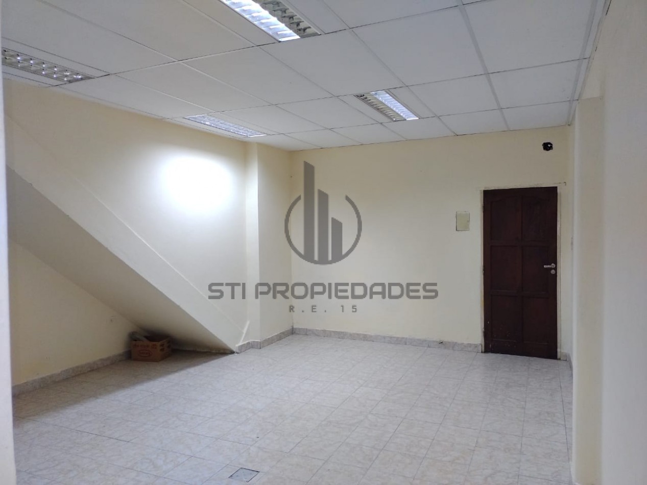 Venta de local en ochava - Barrio Azcuenaga