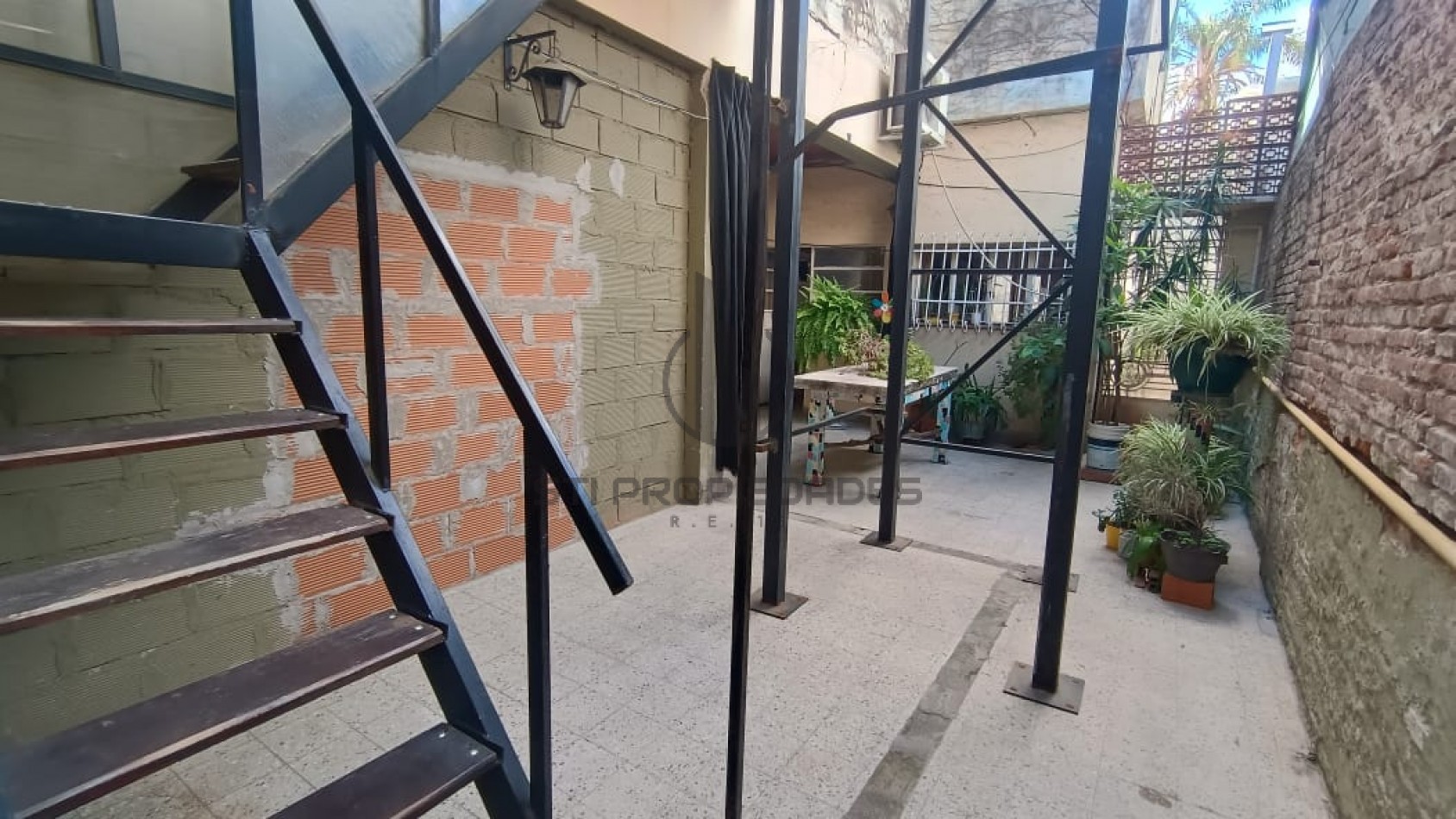 Venta de casa en Arroyito - ideal dos familias