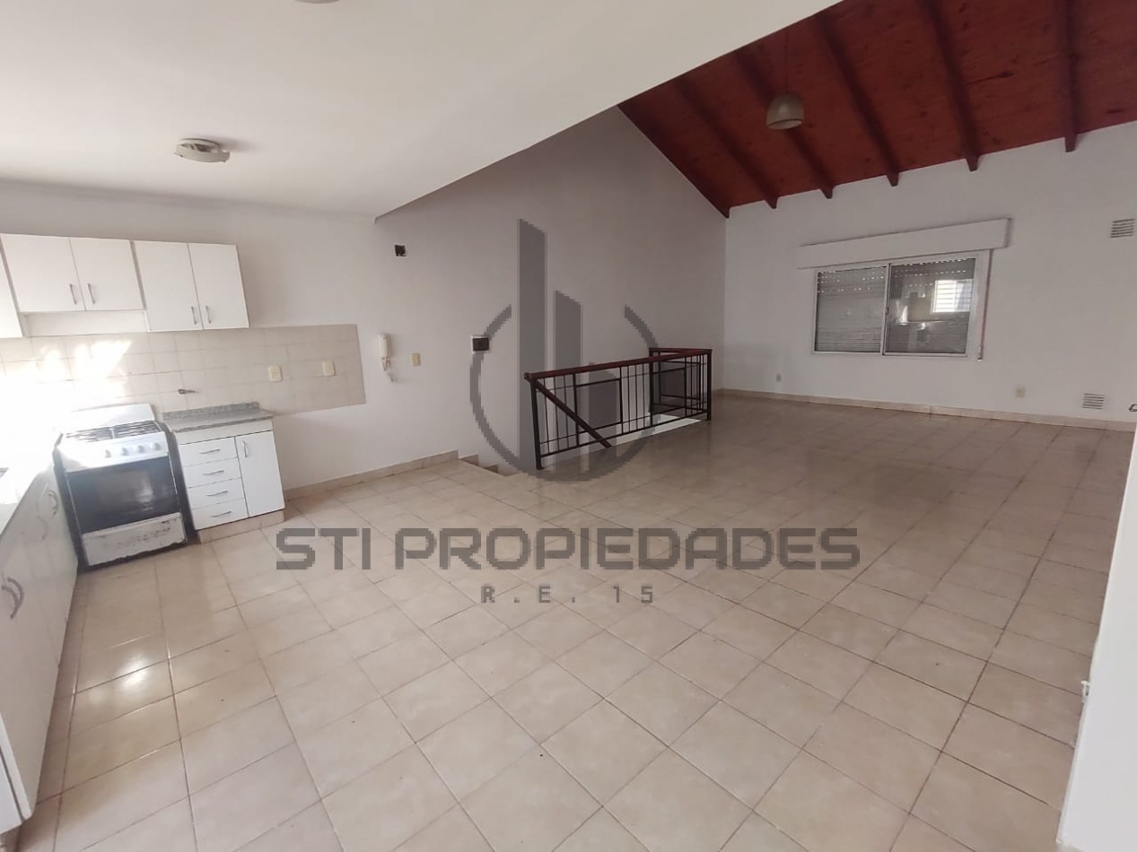 Casa planta alta en alquilar - Amplios ambientes