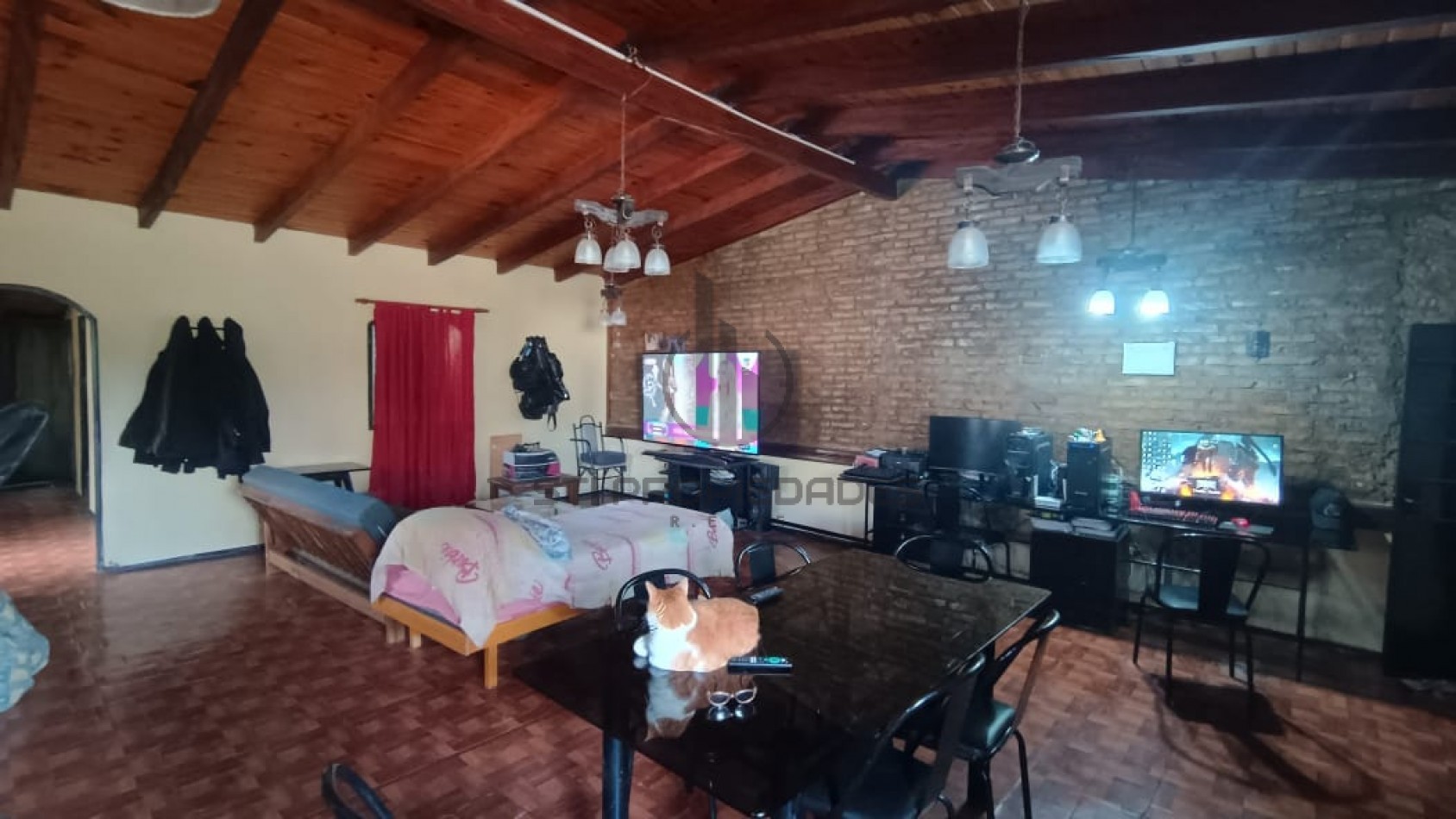 Venta de casa en Arroyito - ideal dos familias