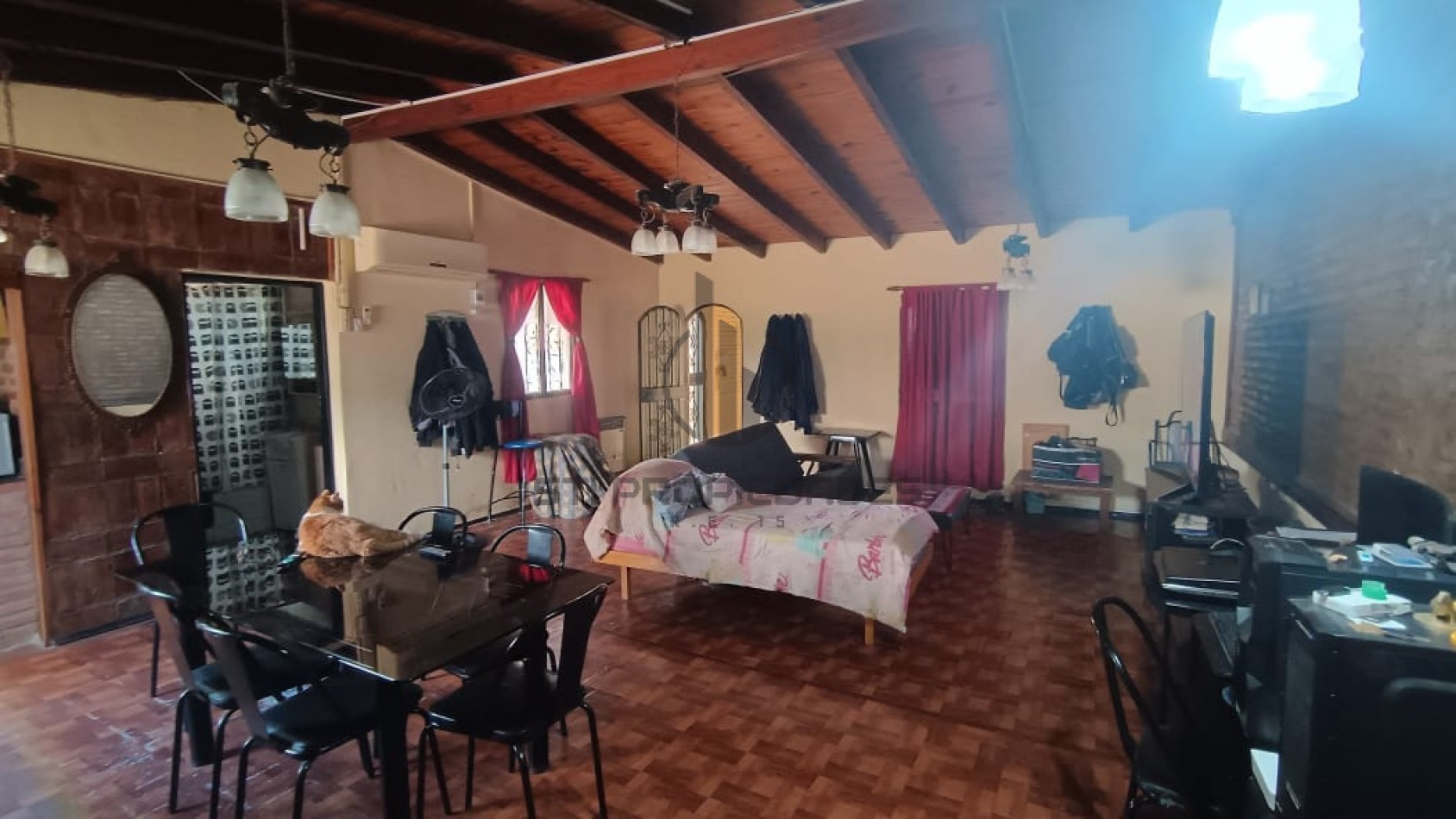 Venta de casa en Arroyito - ideal dos familias