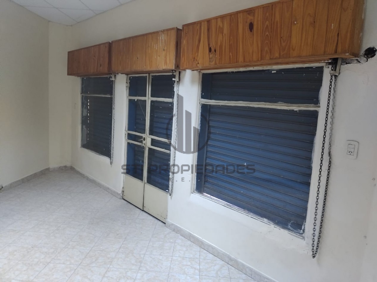 Venta de local en ochava - Barrio Azcuenaga