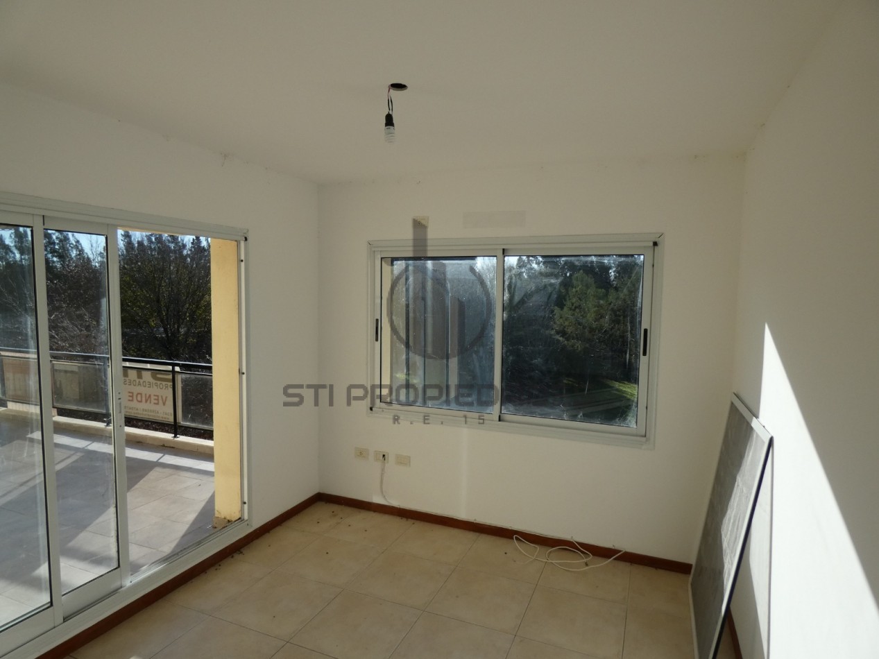 HERMOSO DEPARTAMENTO DE UN DORMITORIO CON COCHERA EN PUEBLO ESTHER - BARRIO PRIVADO