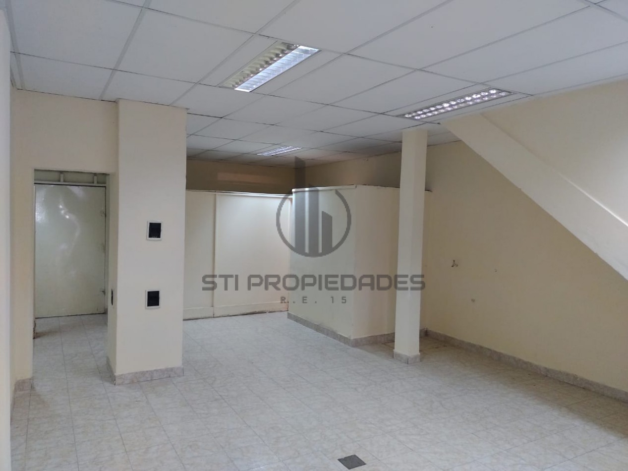 Venta de local en ochava - Barrio Azcuenaga